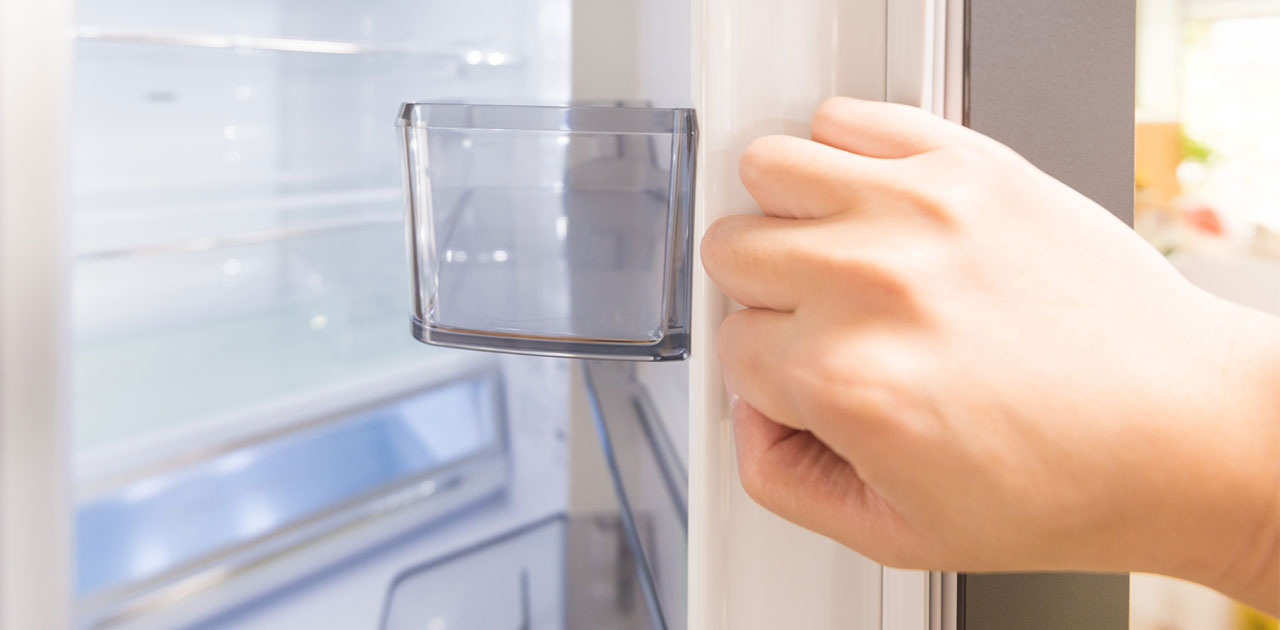 【引っ越し時の冷蔵庫の水抜き】方法と注意点とは？引っ越し前に水漏れ予防を！
