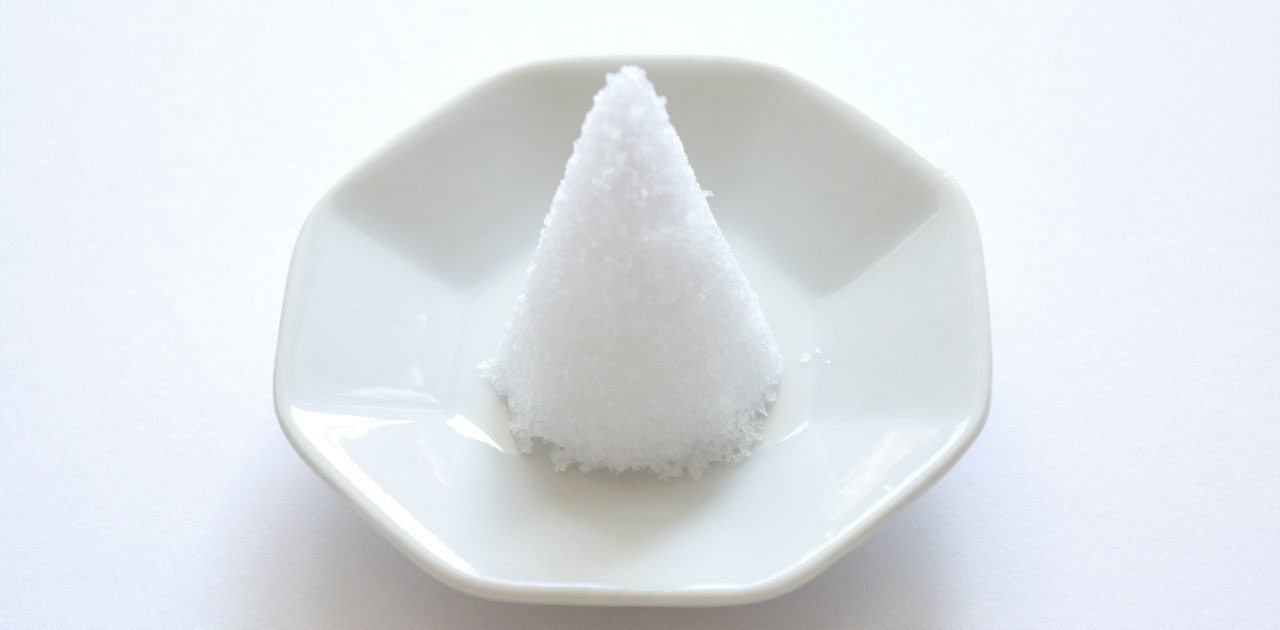 引っ越し時に盛り塩を行うのはなぜ？作り方と基本的な作法を解説